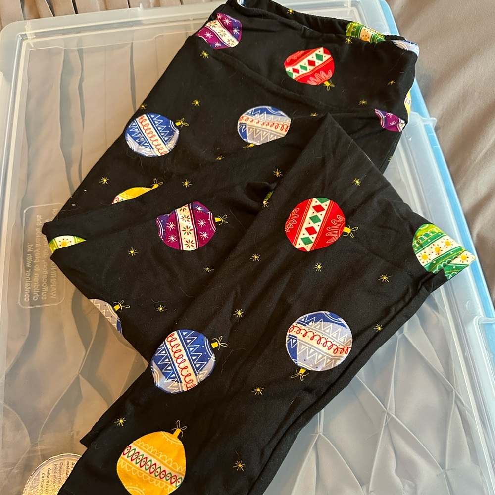 LulaRoe TC Christmas Leggings.